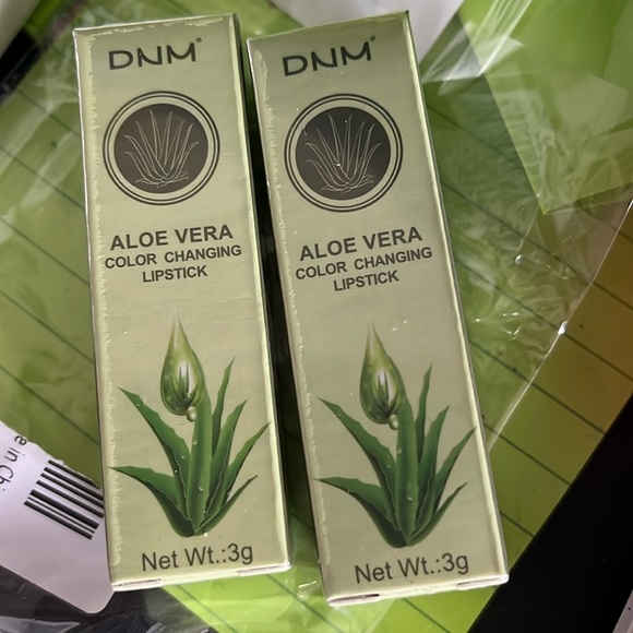 Aloe color changing lipstick, NWT! soooo cool, $12.99 each, two available - Picture 5 of 8